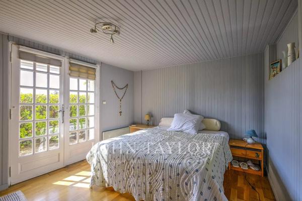 Vente en nue-propriété : villa au fort potentiel avec vue Estérel et village