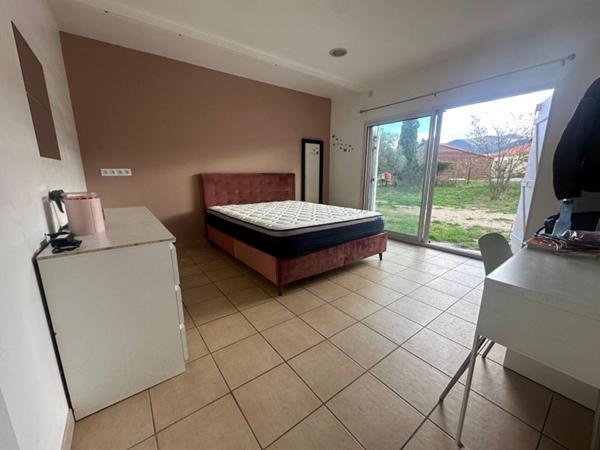 Maison de plain-pied, 4 pièces, grand terrain et garage