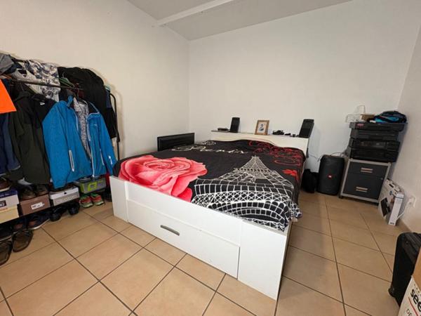 Maison de plain-pied, 4 pièces, grand terrain et garage