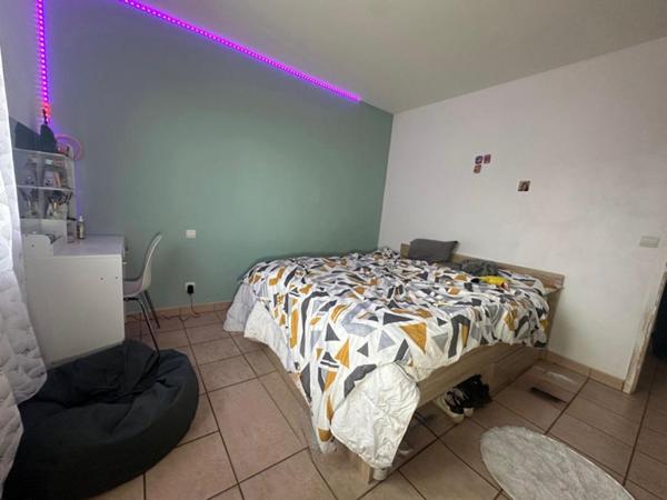 Maison de plain-pied, 4 pièces, grand terrain et garage