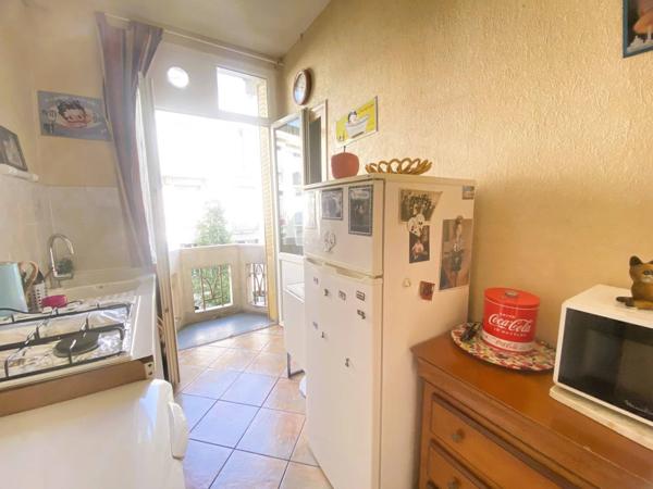 03200 VICHY - APPARTEMENT 2 PIÈCES AVEC BALCONS ET CAVE