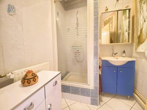 03200 VICHY - APPARTEMENT 2 PIÈCES AVEC BALCONS ET CAVE