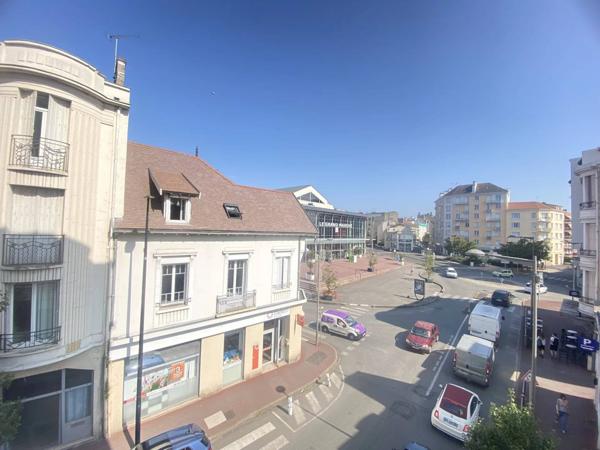 03200 VICHY - APPARTEMENT 2 PIÈCES AVEC BALCONS ET CAVE