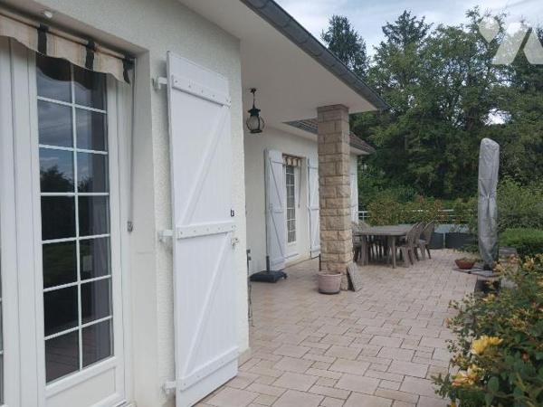 A VENDRE sur la commune de SAINT MARTIN SUR ARMANCON (89700), située à proximité de TONNERRE, u...