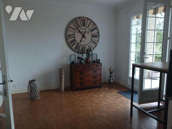 A VENDRE sur la commune de SAINT MARTIN SUR ARMANCON (89700), située à proximité de TONNERRE, u...