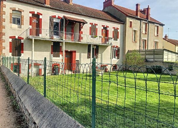 Maison à vendre    9 pièces •  Montluçon