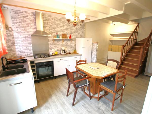 Grande maison de ville avec 5/6 chambres et encore du potentiel!