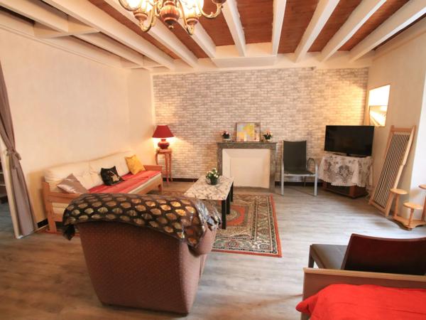 Grande maison de ville avec 5/6 chambres et encore du potentiel!