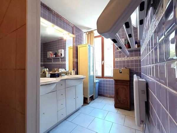 Grande maison de ville avec 5/6 chambres et encore du potentiel!