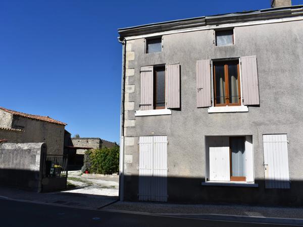Grande maison de ville avec 5/6 chambres et encore du potentiel!