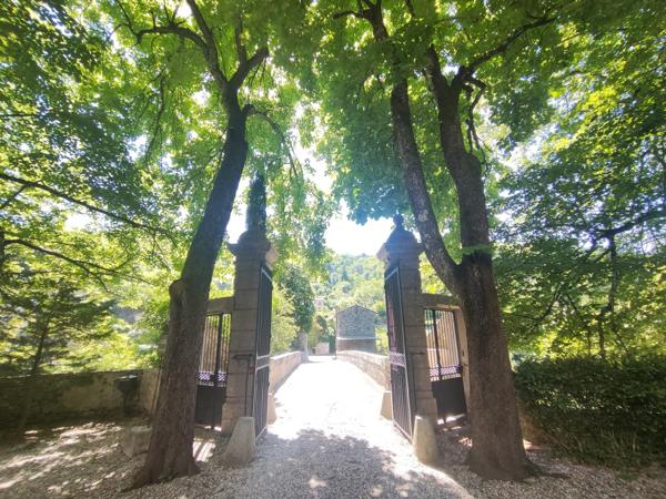 Maison bourgeoise renovée avec de belles prestations sur la commune de Vals les bains