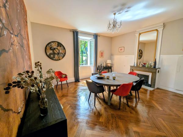 Maison bourgeoise renovée avec de belles prestations sur la commune de Vals les bains