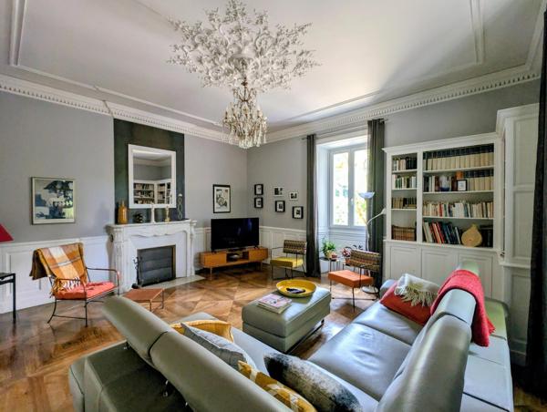 Maison bourgeoise renovée avec de belles prestations sur la commune de Vals les bains