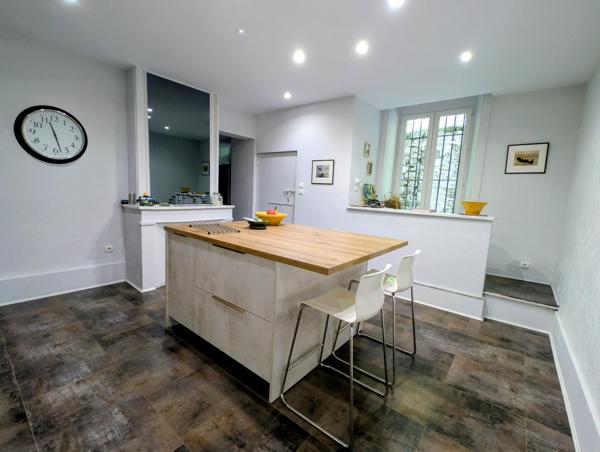 Maison bourgeoise renovée avec de belles prestations sur la commune de Vals les bains