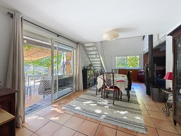 Nîmes (30000) Villa d'architecte 184m2 au total sur un terrain arboré de 2145m2 avec garage et Piscine