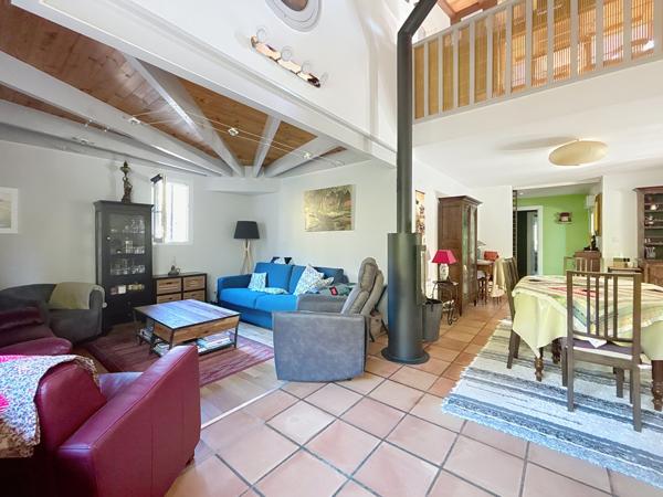 Nîmes (30000) Villa d'architecte 184m2 au total sur un terrain arboré de 2145m2 avec garage et Piscine