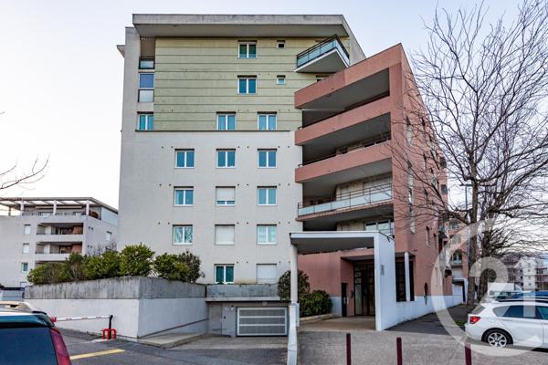 Appartement T5 à vendre  5 pièces - 108 m2 ECHIROLLES - 38