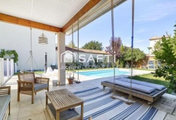 Coup de Coeur : Maison de 175m2 entièrement rénovée en 2010, avec de beaux volumes, 5 chambres, piscine sur un terrain de 693 m2