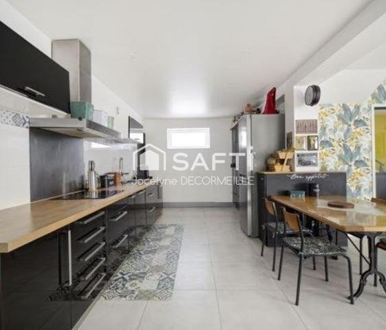 Coup de Coeur : Maison de 175m2 entièrement rénovée en 2010, avec de beaux volumes, 5 chambres, piscine sur un terrain de 693 m2