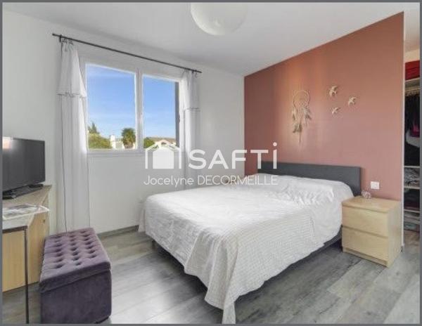 Coup de Coeur : Maison de 175m2 entièrement rénovée en 2010, avec de beaux volumes, 5 chambres, piscine sur un terrain de 693 m2