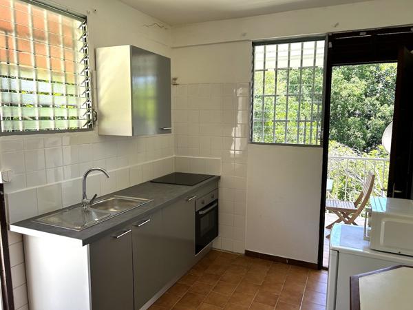 Gosier (97190) Grand studio de 36m2, climatisé, meublé, Pliane