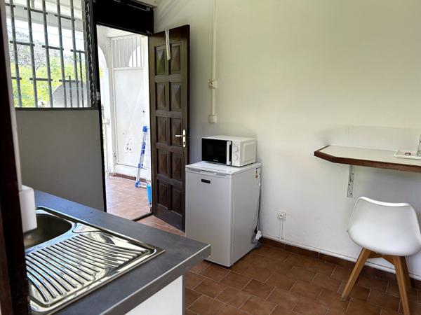 Gosier (97190) Grand studio de 36m2, climatisé, meublé, Pliane
