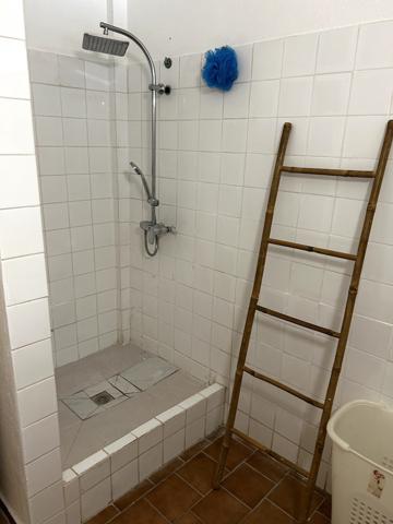 Gosier (97190) Grand studio de 36m2, climatisé, meublé, Pliane