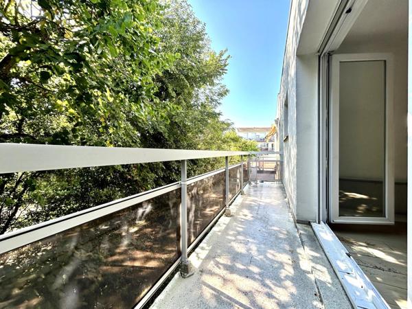 Grand T2 avec balcon et parking