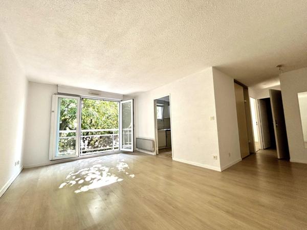 Grand T2 avec balcon et parking