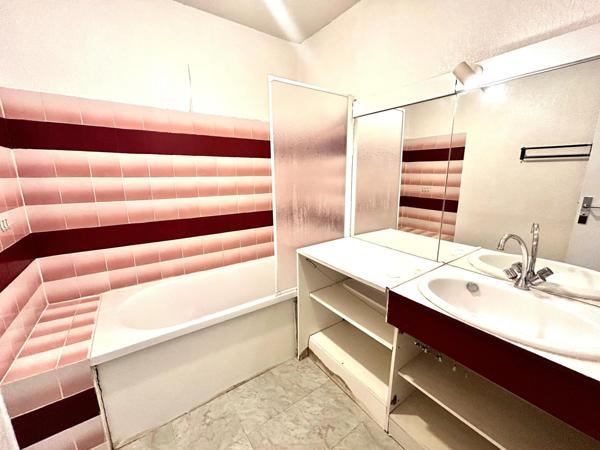 Grand T2 avec balcon et parking