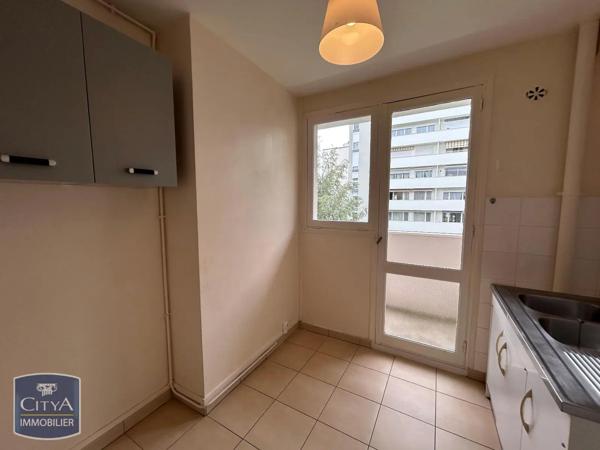 Appartement à louer 3 pièces 56.2m² Saint-Quentin (02100)