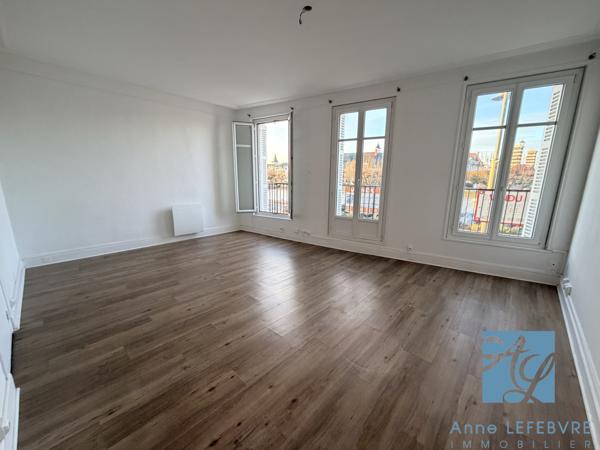 APPARTEMENT 2 / 3 pièces avec BALCON