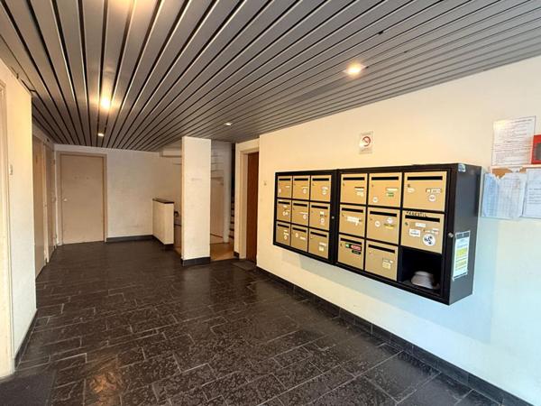 Vannes Albert 1er T4 lumineux de 108 m² avec balcon, 2 parkings et caves. A pied du Port