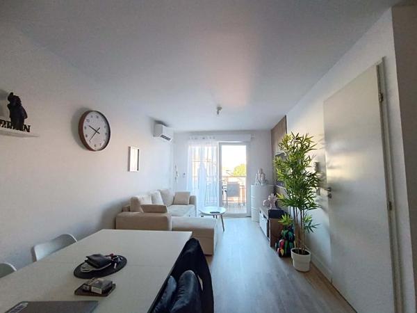 Appartement Miramas 2 pièce(s) 40 m2 + TERRASSE + parking