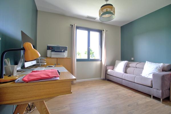 ESTILLAC - Maison récente de plain-pied lumineuse et fonctionnelle de 104 m² avec garage et jardin dans un environnement calme.