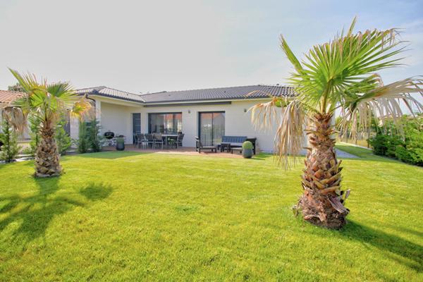 ESTILLAC - Maison récente de plain-pied lumineuse et fonctionnelle de 104 m² avec garage et jardin dans un environnement calme.