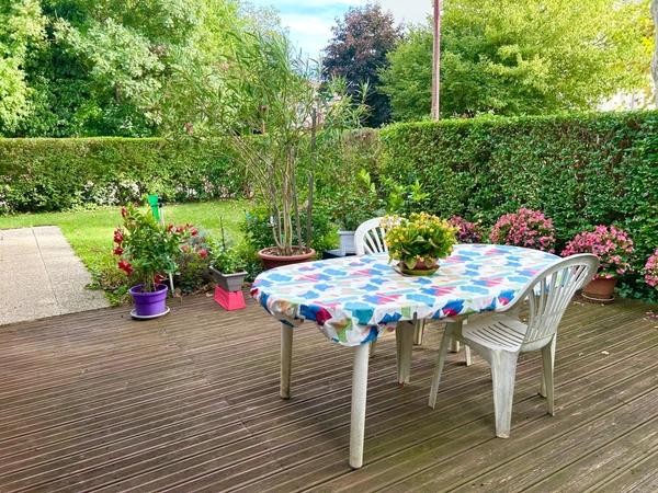 Maison plain-pied, jardin, garage