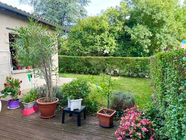 Maison plain-pied, jardin, garage