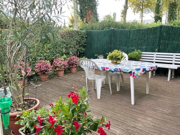 Maison plain-pied, jardin, garage