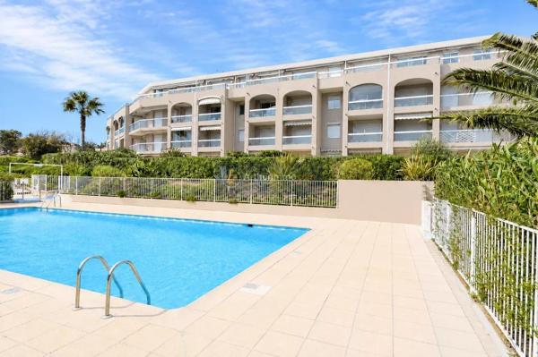Vente                                                      Appartement
                        
                     2 pièces                      28 m2                     à Saint-Aygulf