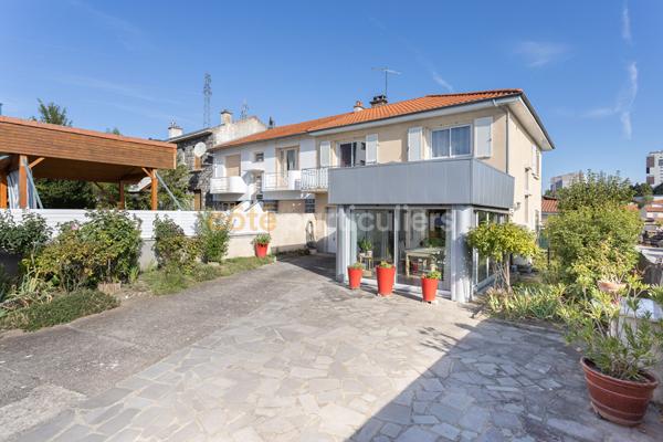 Vente
                Maison114 m² - 5 Pièces -
                    CLERMONT (63100)
