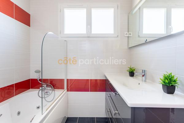 Vente
                Maison114 m² - 5 Pièces -
                    CLERMONT (63100)
