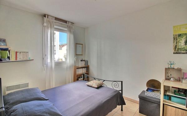 Appartement à vendre    2 pièces • 35 m2 Marseille 6