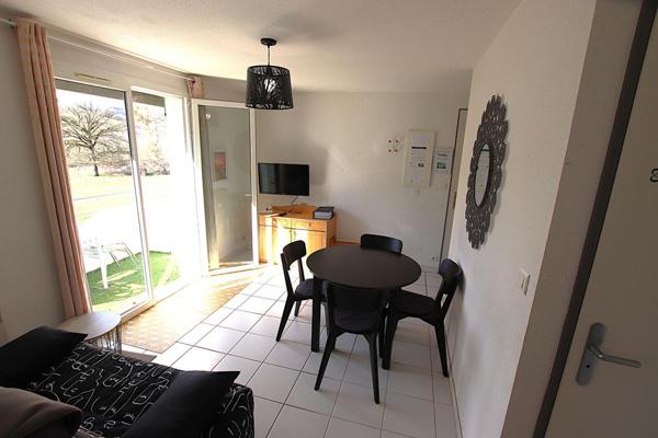 Appartement 3 pièces avec balcon, parking et piscines