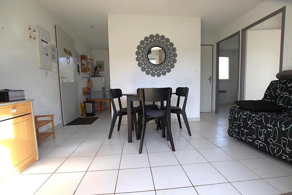 Appartement 3 pièces avec balcon, parking et piscines