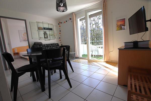 Appartement 3 pièces avec balcon, parking et piscines