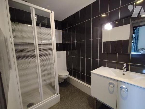 A VENDRE - DINARD- TRES BEL EMPLACEMENT - APPARTEMENT TYPE 2 EN PARFAIT ETAT.
Proche de la pla...