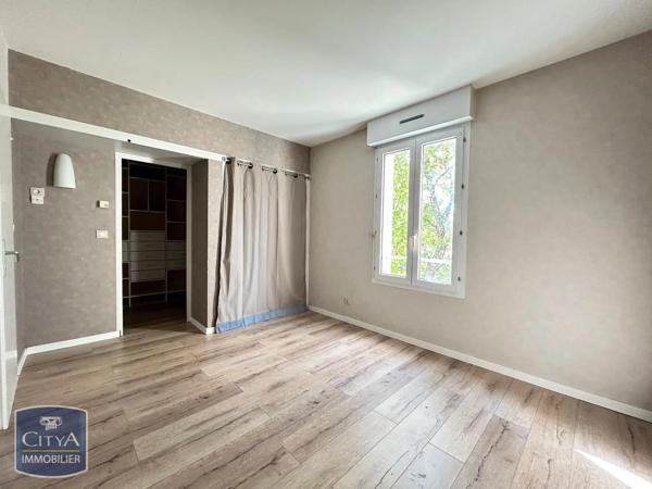 Appartement à louer 2 pièces 74.87m² Niort (79000)