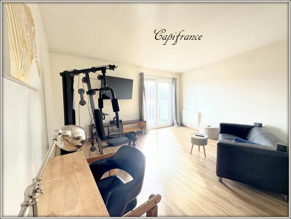 Appartement à vendre 2 pièces de 52 m² avec balcon + parking + cave . hyper centre