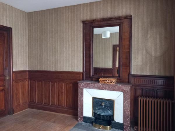 Dunières 43220 immeuble élevé sur caves  comprenant trois niveaux plus combles aménageables  sur 1148m² de terrain